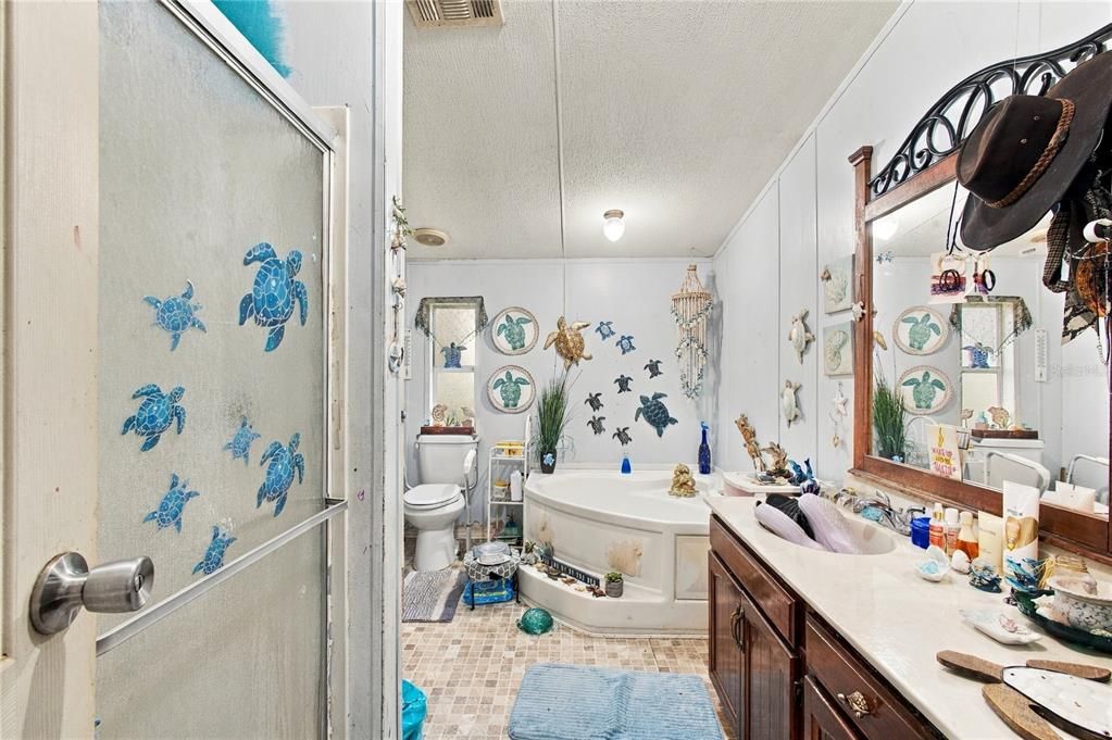 For Sale: $209,000 (5 beds, 2 baths, 1976 Square Feet)