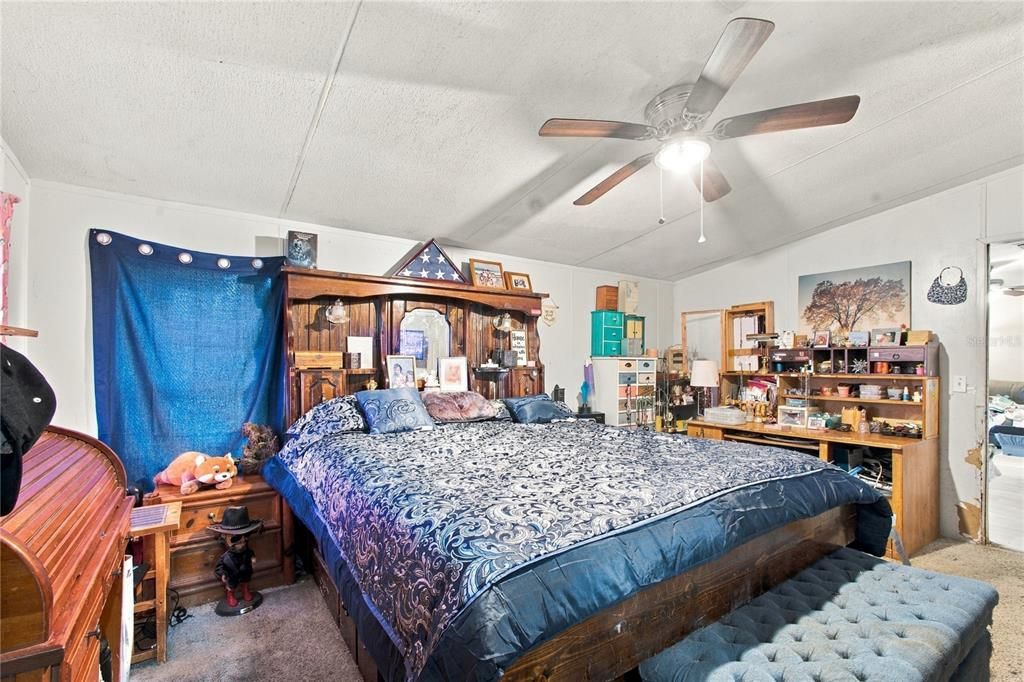 For Sale: $209,000 (5 beds, 2 baths, 1976 Square Feet)