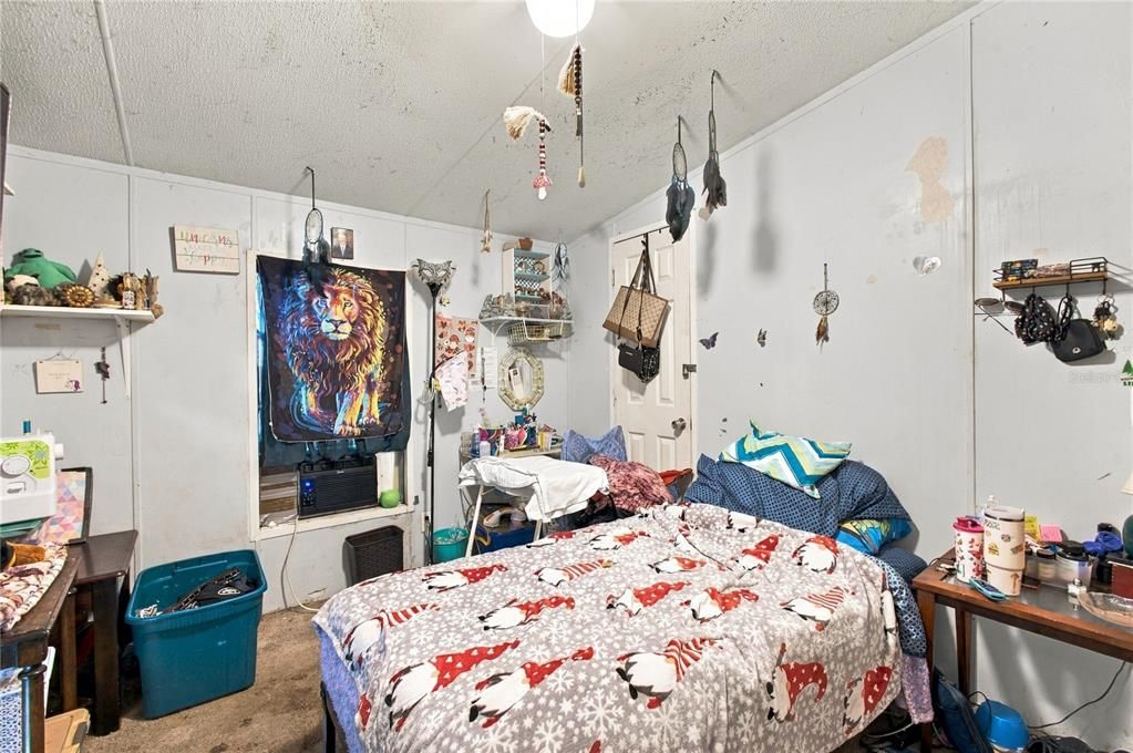 For Sale: $209,000 (5 beds, 2 baths, 1976 Square Feet)