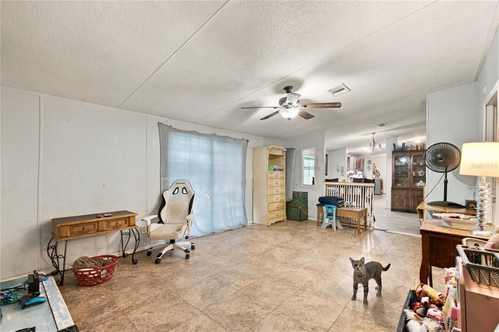 For Sale: $209,000 (5 beds, 2 baths, 1976 Square Feet)