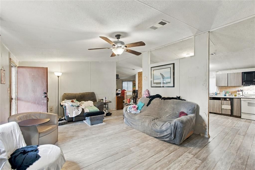 For Sale: $209,000 (5 beds, 2 baths, 1976 Square Feet)