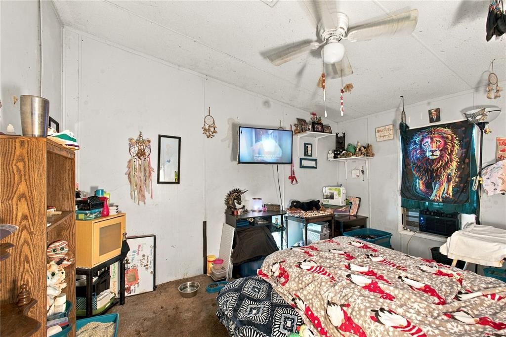 For Sale: $209,000 (5 beds, 2 baths, 1976 Square Feet)