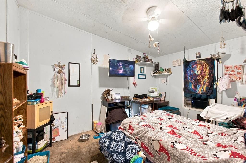 For Sale: $209,000 (5 beds, 2 baths, 1976 Square Feet)
