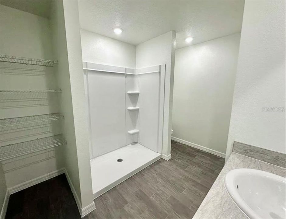 На продажу: $330,000 (4 спален, 2 ванн, 1806 Квадратных фут)