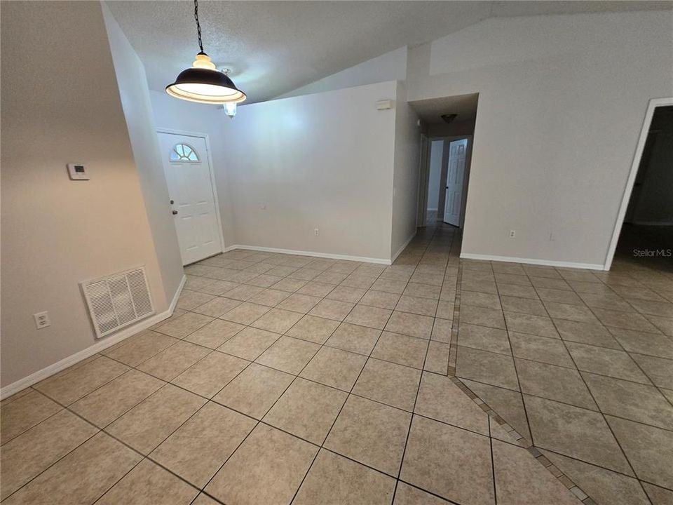 For Rent: $1,695 (3 beds, 2 baths, 1350 Square Feet)