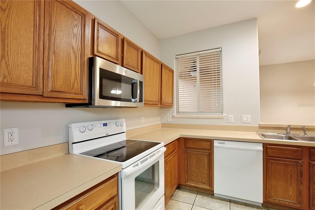 For Rent: $2,095 (3 beds, 2 baths, 1757 Square Feet)