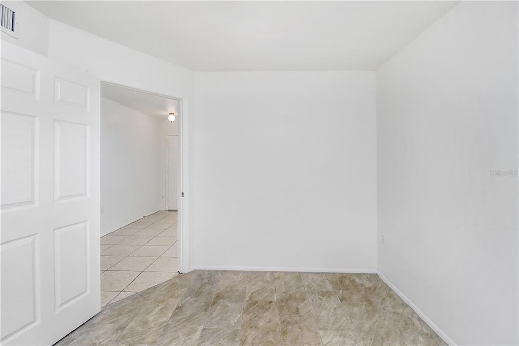 For Rent: $1,800 (2 beds, 1 baths, 927 Square Feet)