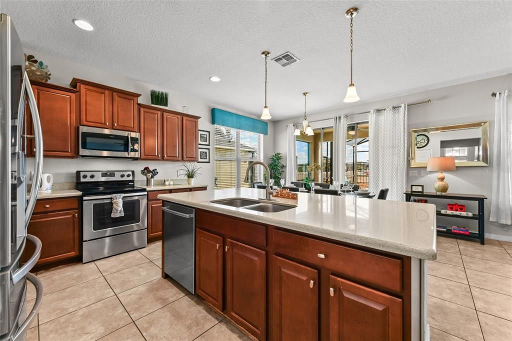For Sale: $555,000 (7 beds, 6 baths, 3526 Square Feet)