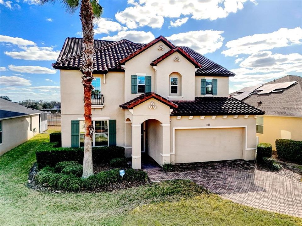 For Sale: $555,000 (7 beds, 6 baths, 3526 Square Feet)