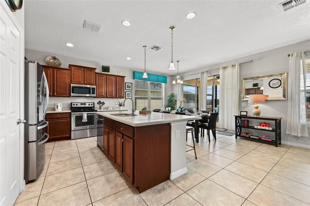 For Sale: $555,000 (7 beds, 6 baths, 3526 Square Feet)