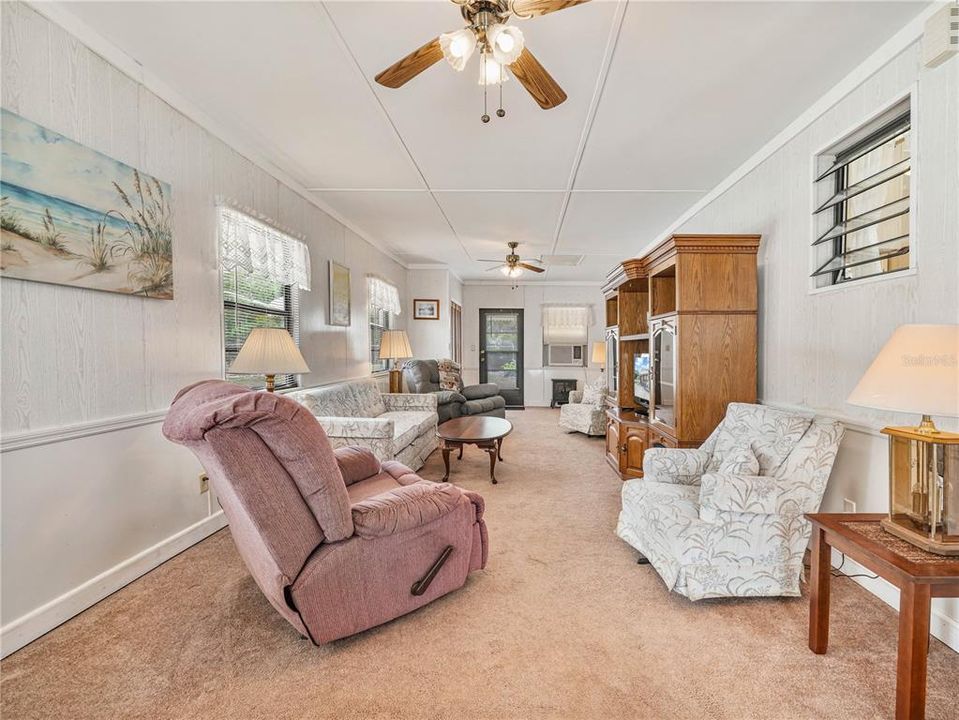 For Sale: $75,000 (1 beds, 1 baths, 760 Square Feet)