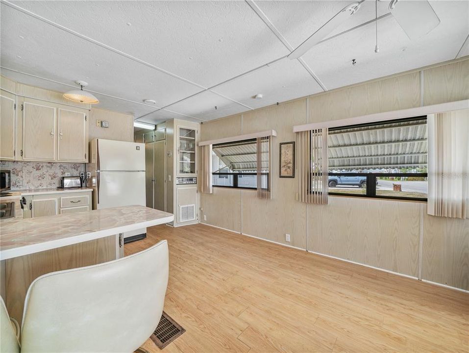 For Sale: $75,000 (1 beds, 1 baths, 760 Square Feet)