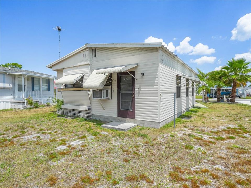 For Sale: $75,000 (1 beds, 1 baths, 760 Square Feet)