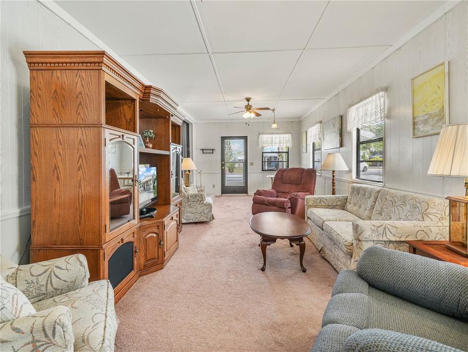 For Sale: $75,000 (1 beds, 1 baths, 760 Square Feet)