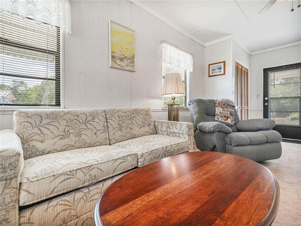 For Sale: $75,000 (1 beds, 1 baths, 760 Square Feet)