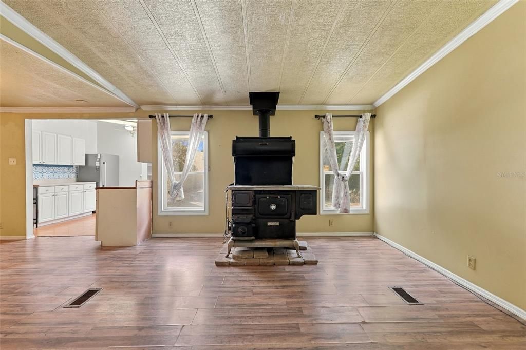For Sale: $239,900 (4 beds, 2 baths, 1813 Square Feet)