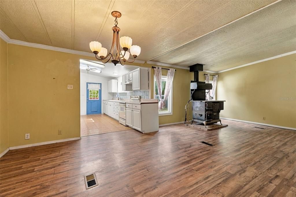 For Sale: $239,900 (4 beds, 2 baths, 1813 Square Feet)