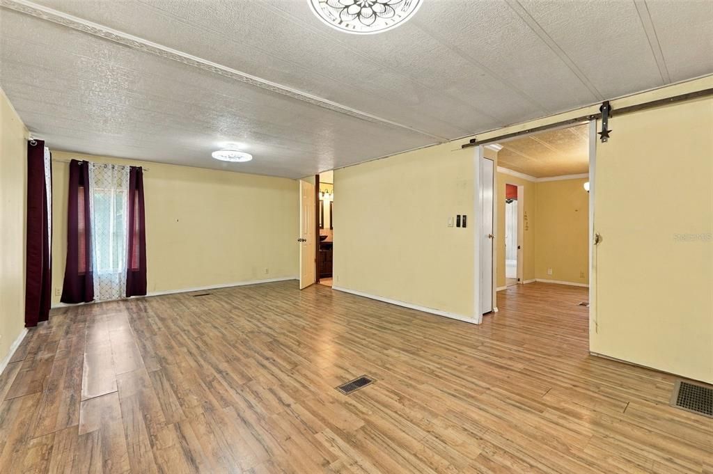For Sale: $239,900 (4 beds, 2 baths, 1813 Square Feet)