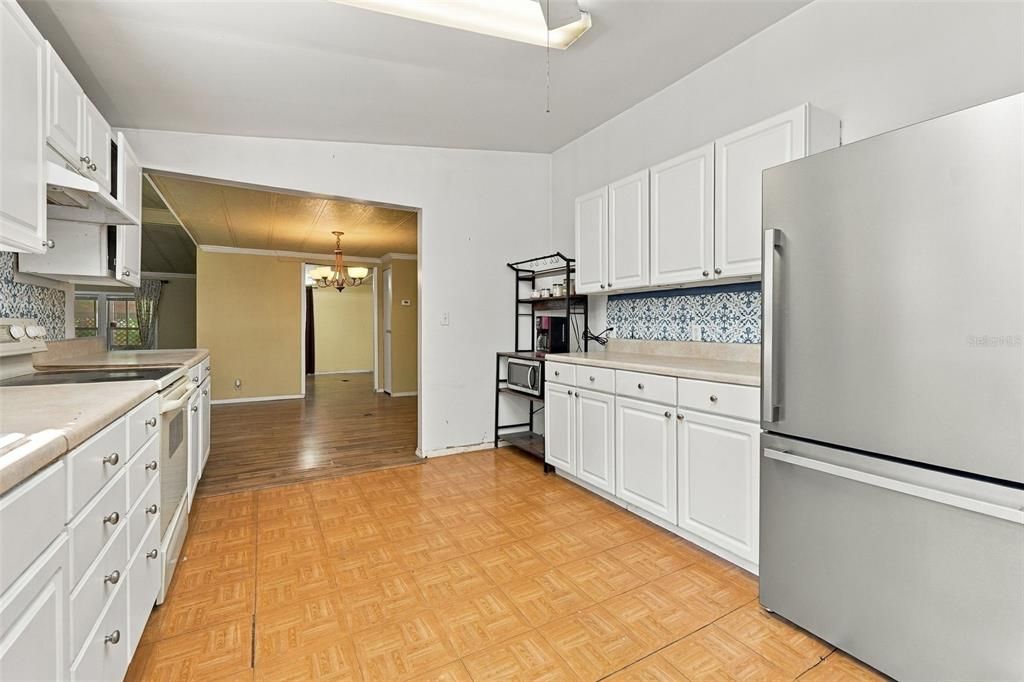 For Sale: $239,900 (4 beds, 2 baths, 1813 Square Feet)