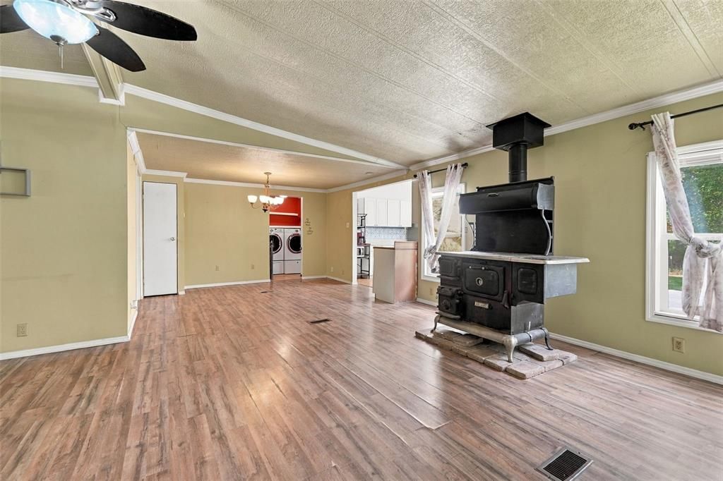 For Sale: $239,900 (4 beds, 2 baths, 1813 Square Feet)