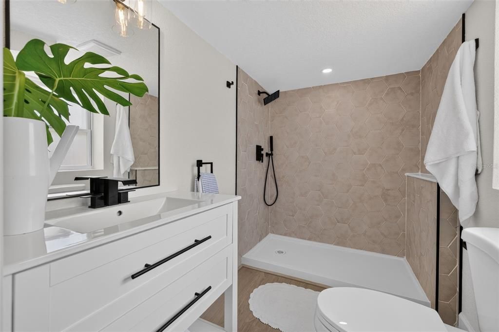 En Venta: $799,900 (5 camas, 3 baños, 2432 Pies cuadrados)