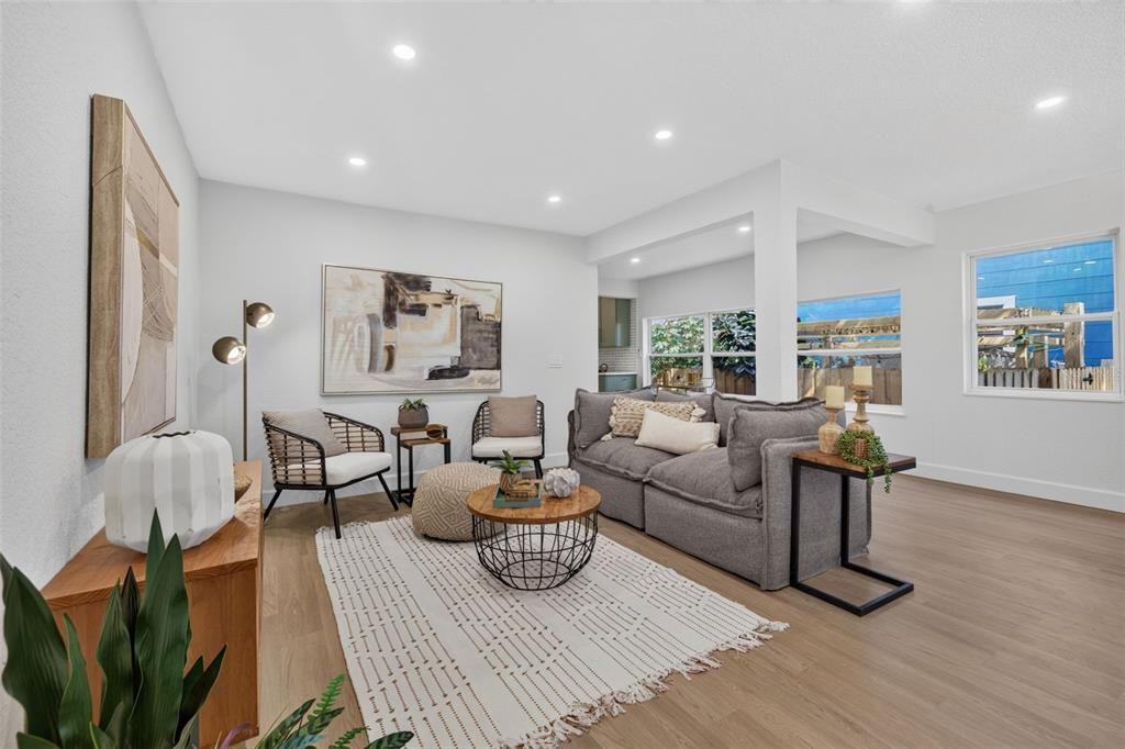 En Venta: $799,900 (5 camas, 3 baños, 2432 Pies cuadrados)