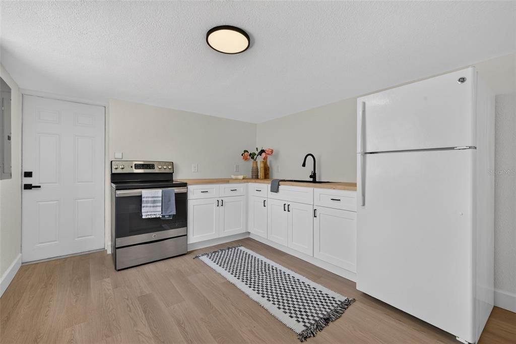 En Venta: $799,900 (5 camas, 3 baños, 2432 Pies cuadrados)