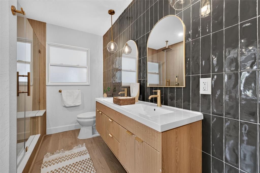 En Venta: $799,900 (5 camas, 3 baños, 2432 Pies cuadrados)