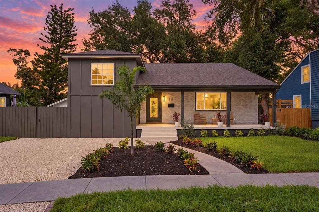 En Venta: $799,900 (5 camas, 3 baños, 2432 Pies cuadrados)
