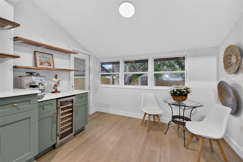 En Venta: $799,900 (5 camas, 3 baños, 2432 Pies cuadrados)