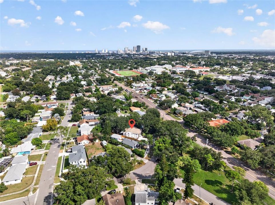 En Venta: $799,900 (5 camas, 3 baños, 2432 Pies cuadrados)