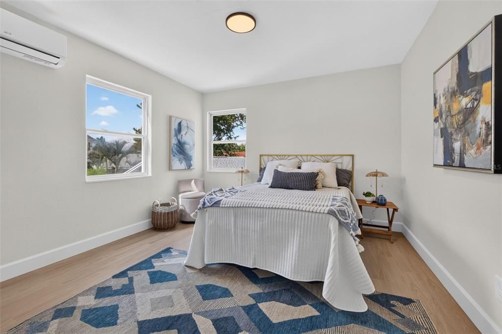 En Venta: $799,900 (5 camas, 3 baños, 2432 Pies cuadrados)