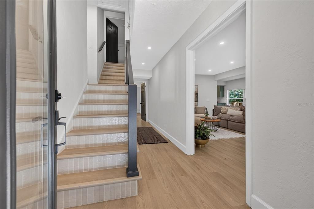 En Venta: $799,900 (5 camas, 3 baños, 2432 Pies cuadrados)
