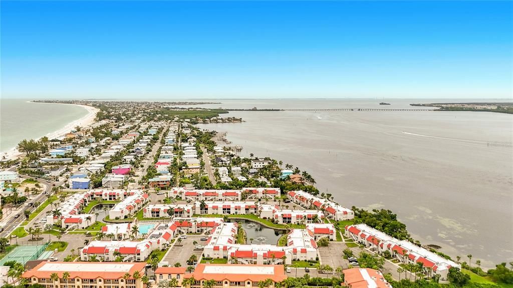 На продажу: $575,000 (2 спален, 2 ванн, 1080 Квадратных фут)