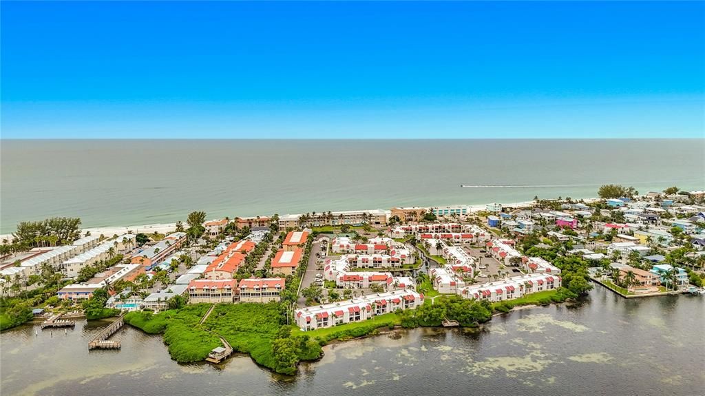 На продажу: $575,000 (2 спален, 2 ванн, 1080 Квадратных фут)