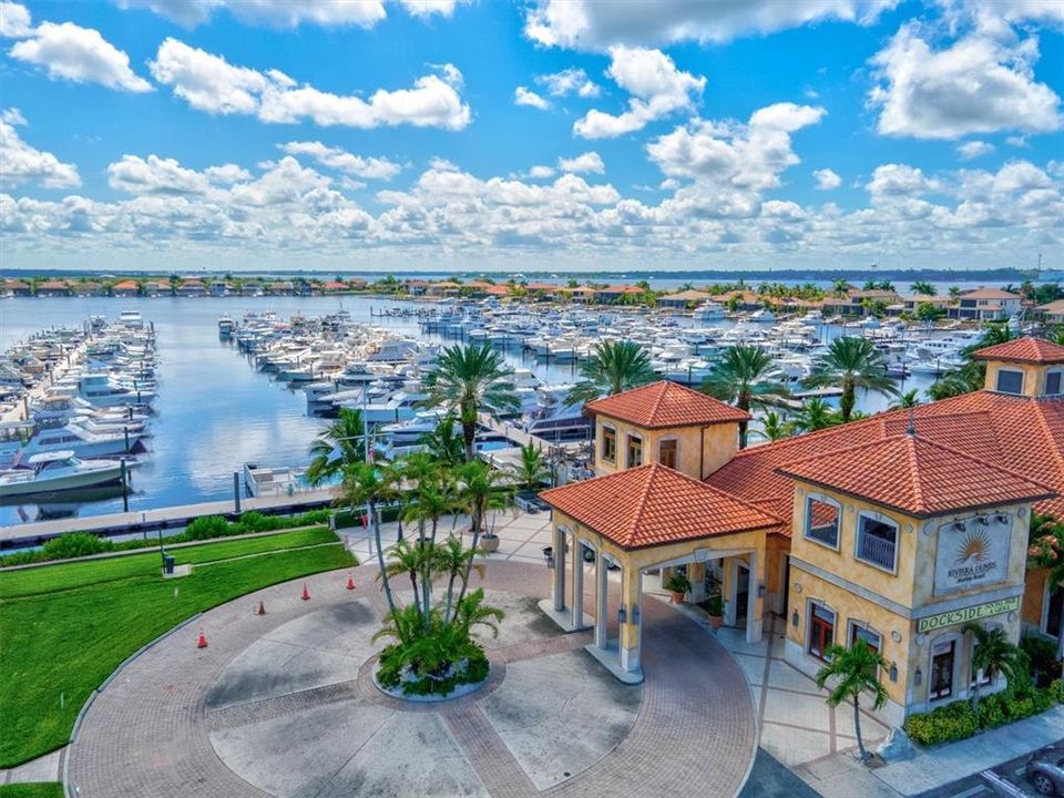 For Sale: $424,900 (4 beds, 2 baths, 1924 Square Feet)