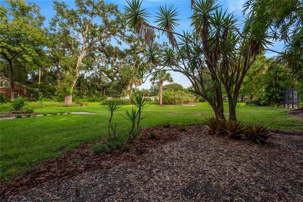 For Sale: $525,000 (0.25 acres)