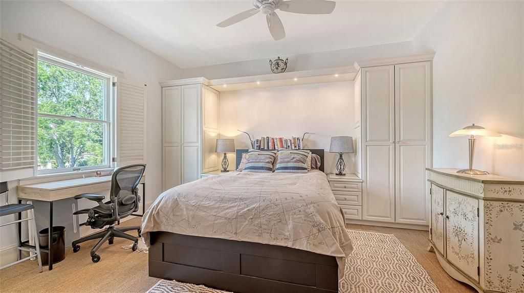 For Sale: $679,000 (2 beds, 2 baths, 1890 Square Feet)