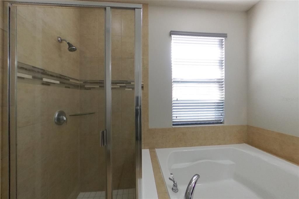 For Rent: $2,129 (3 beds, 2 baths, 1677 Square Feet)
