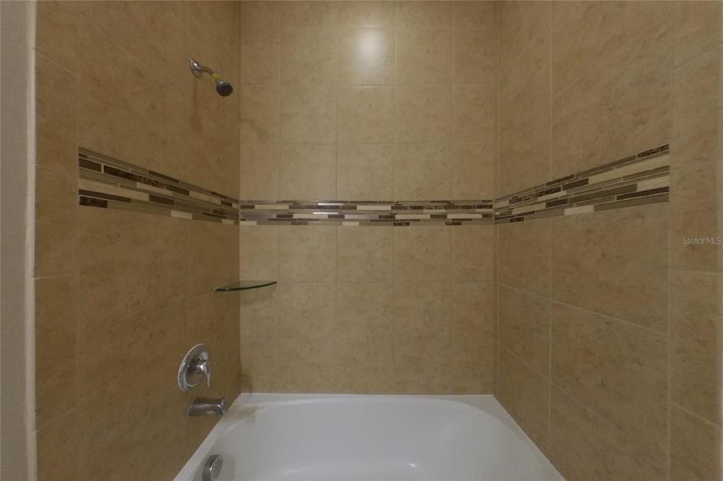 For Rent: $2,129 (3 beds, 2 baths, 1677 Square Feet)
