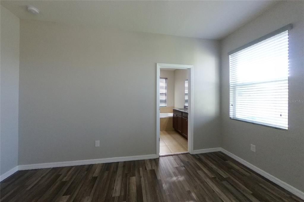 For Rent: $2,129 (3 beds, 2 baths, 1677 Square Feet)