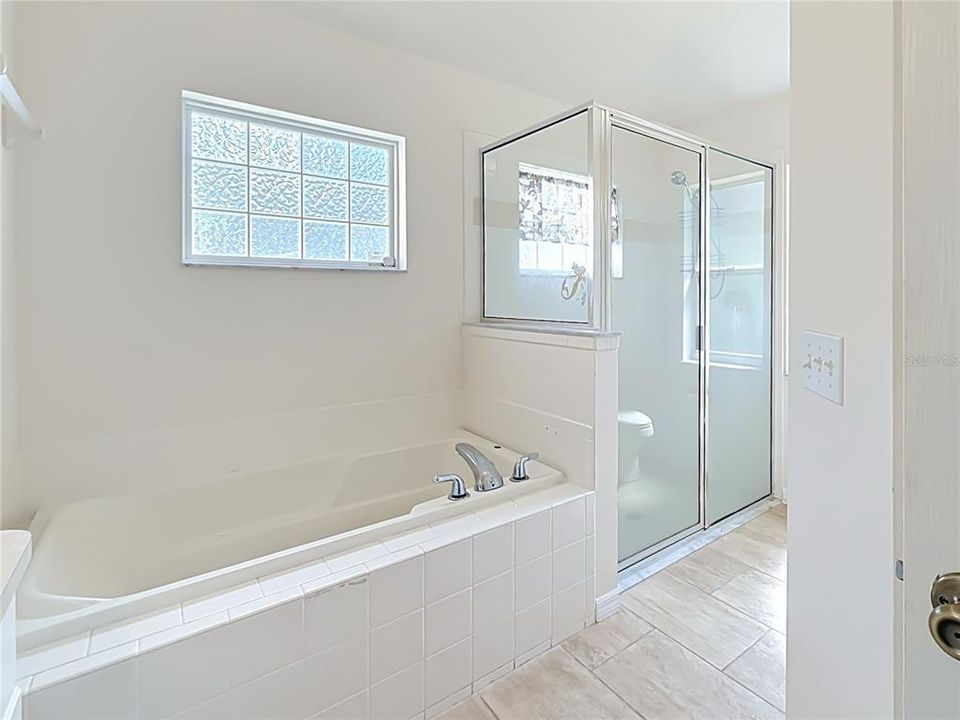 For Sale: $269,900 (4 beds, 2 baths, 1915 Square Feet)