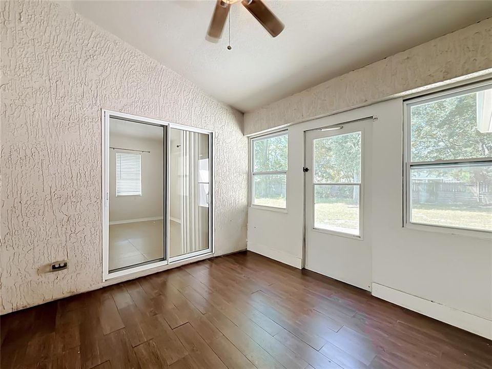 For Sale: $269,900 (4 beds, 2 baths, 1915 Square Feet)
