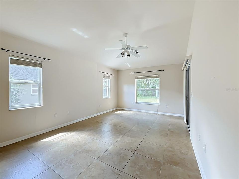 For Sale: $269,900 (4 beds, 2 baths, 1915 Square Feet)
