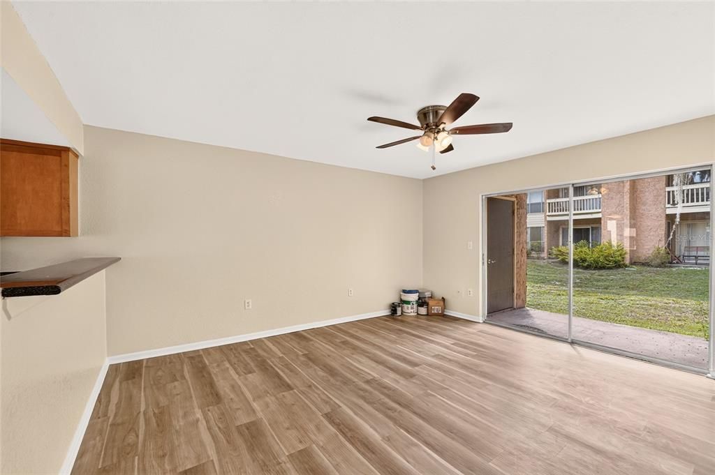 For Sale: $129,900 (2 beds, 2 baths, 1070 Square Feet)