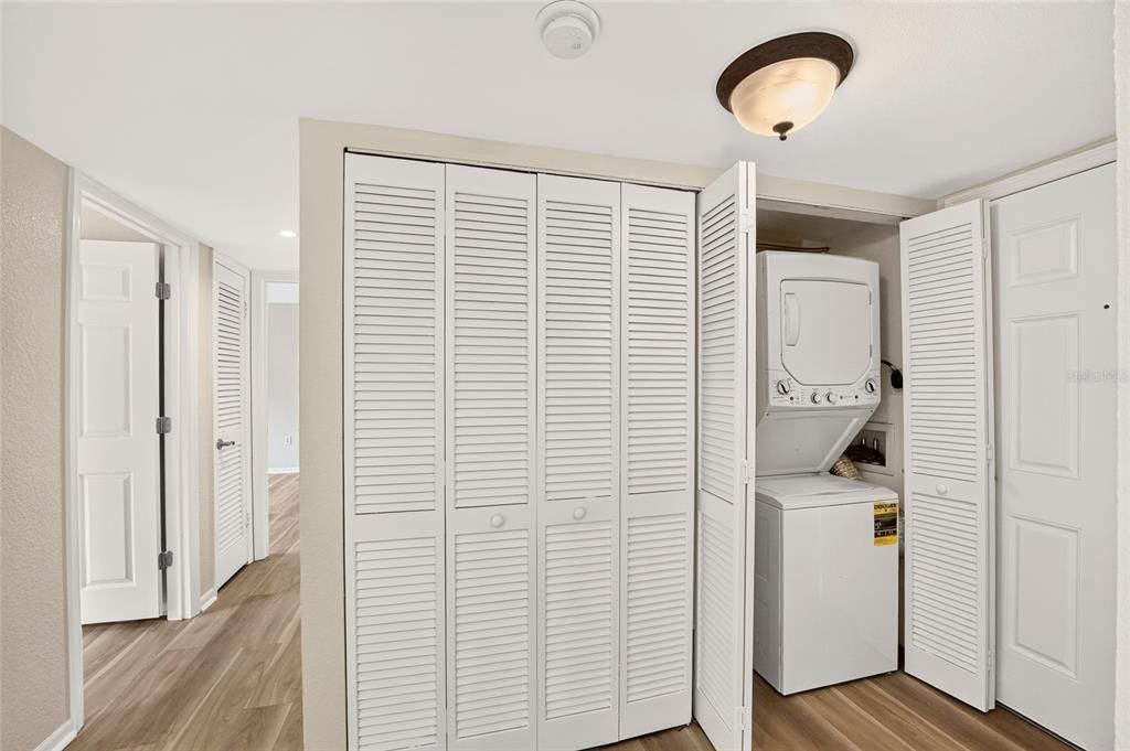 For Sale: $129,900 (2 beds, 2 baths, 1070 Square Feet)