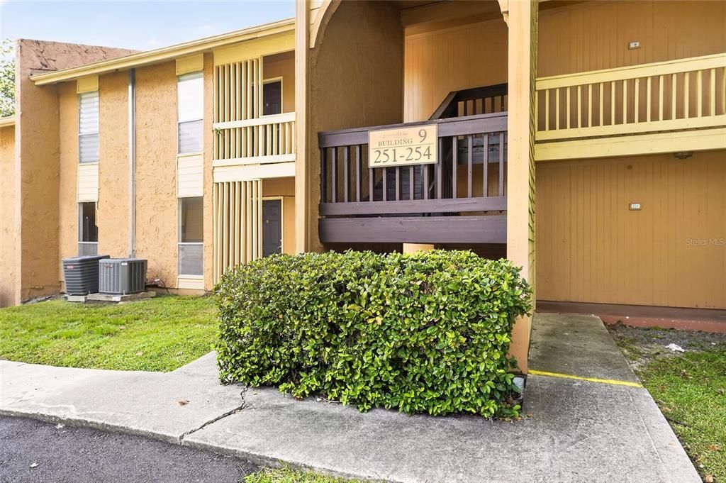 For Sale: $129,900 (2 beds, 2 baths, 1070 Square Feet)