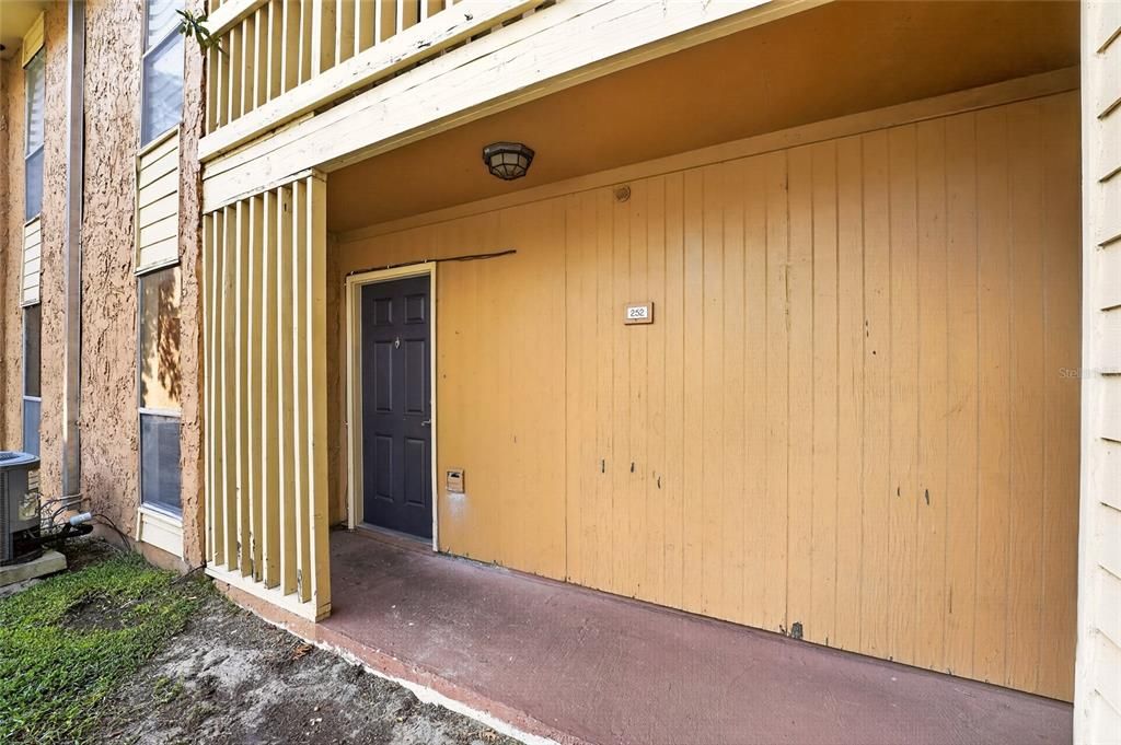 For Sale: $129,900 (2 beds, 2 baths, 1070 Square Feet)
