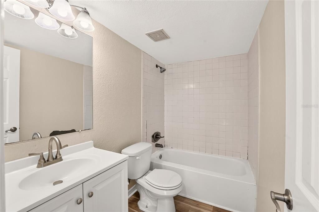 For Sale: $129,900 (2 beds, 2 baths, 1070 Square Feet)