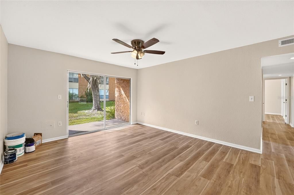 For Sale: $129,900 (2 beds, 2 baths, 1070 Square Feet)